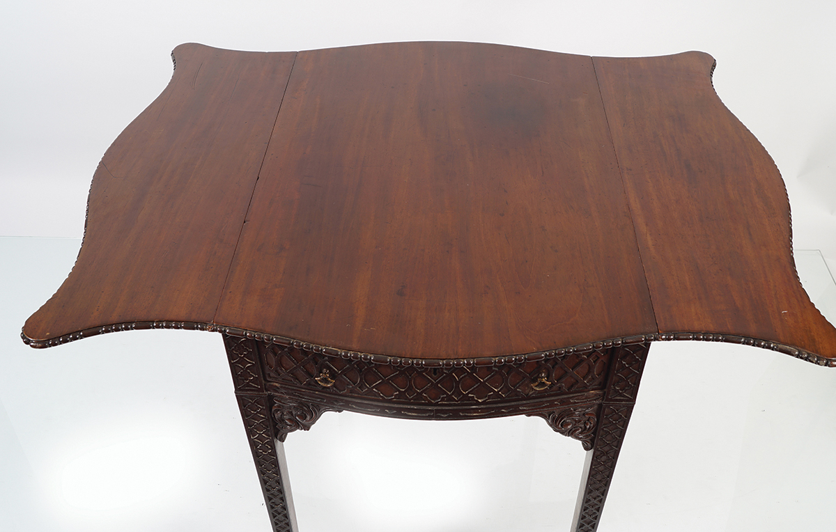 GEORGE III MAHOGANY CHIPPENDALE PEMBROKE TABLE - Image 5 of 6