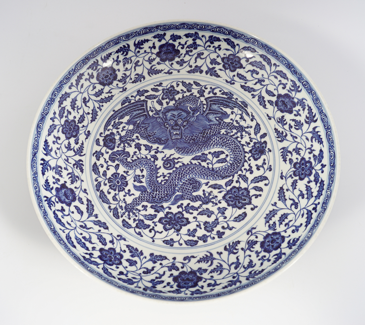 CHINESE QING PERIOD BLUE AND WHITE CHARGER