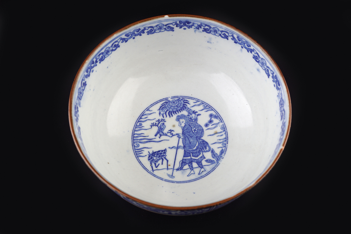 19TH-CENTURY BLUE AND WHITE JAPANESE BOWL - Image 3 of 6