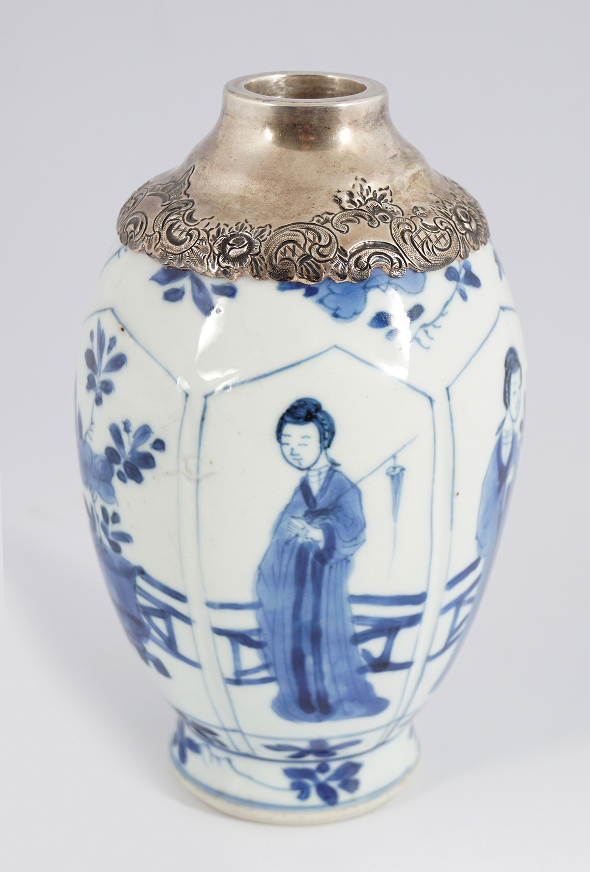 CHINESE QING BLUE AND WHITE VASE