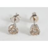 18 CT. WHITE GOLD STUD EARRINGS