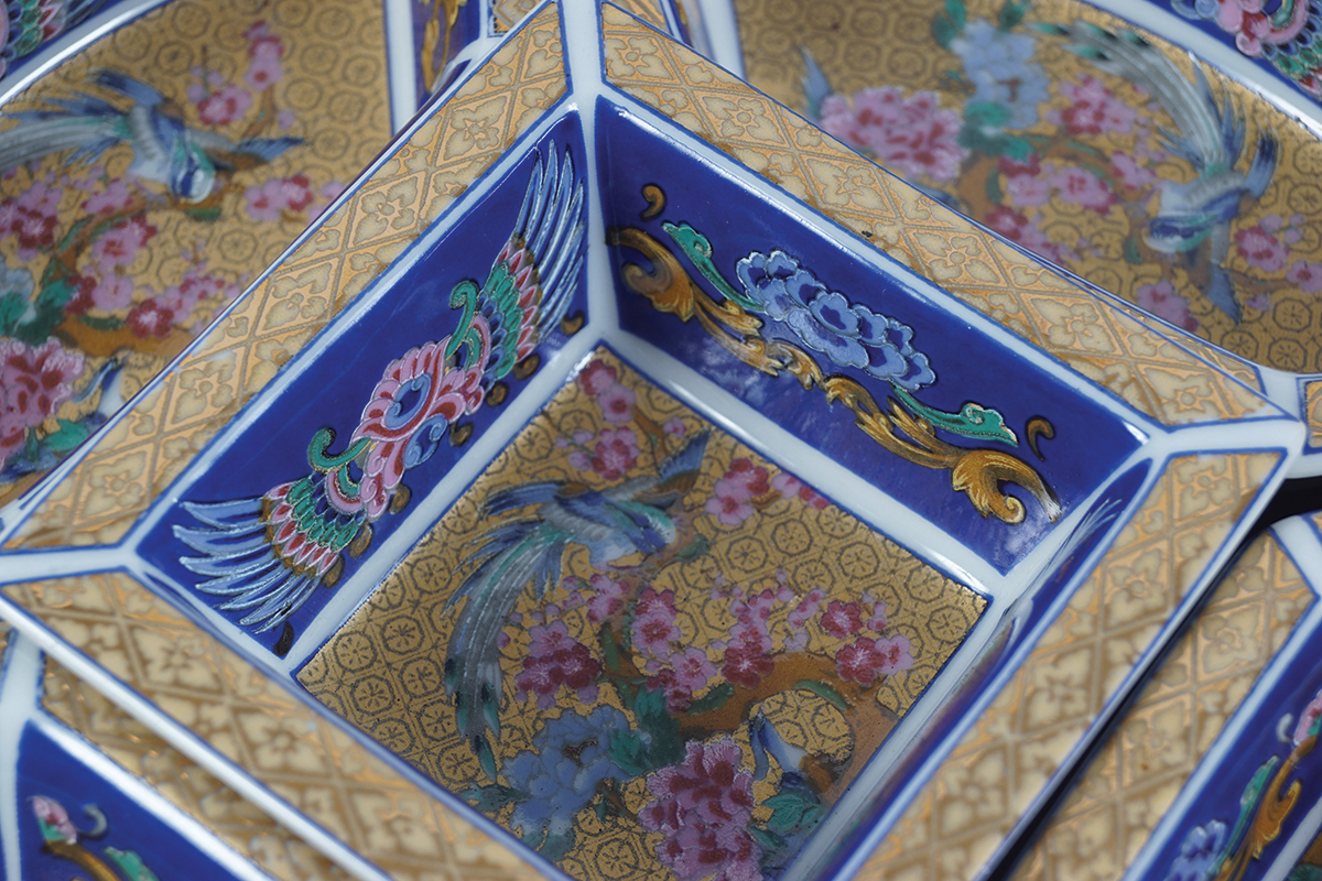 CHINESE PORCELAIN POLYCHROME HOR D'OEUVRES DISHES - Image 3 of 5