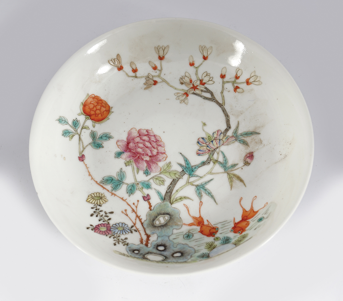 18TH-CENTURY CHINESE FAMILLE ROSE SAUCER