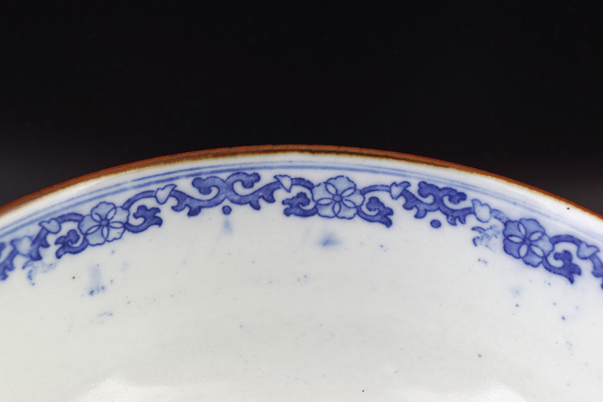 19TH-CENTURY BLUE AND WHITE JAPANESE BOWL - Image 4 of 6