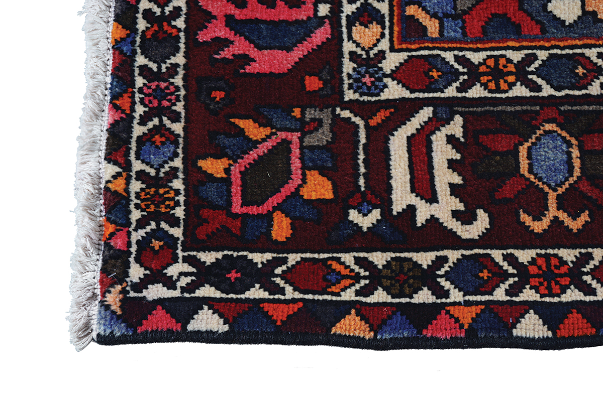 20TH CENTURY BAKHTIAR WEST PERSIAN CARPET - Image 3 of 7