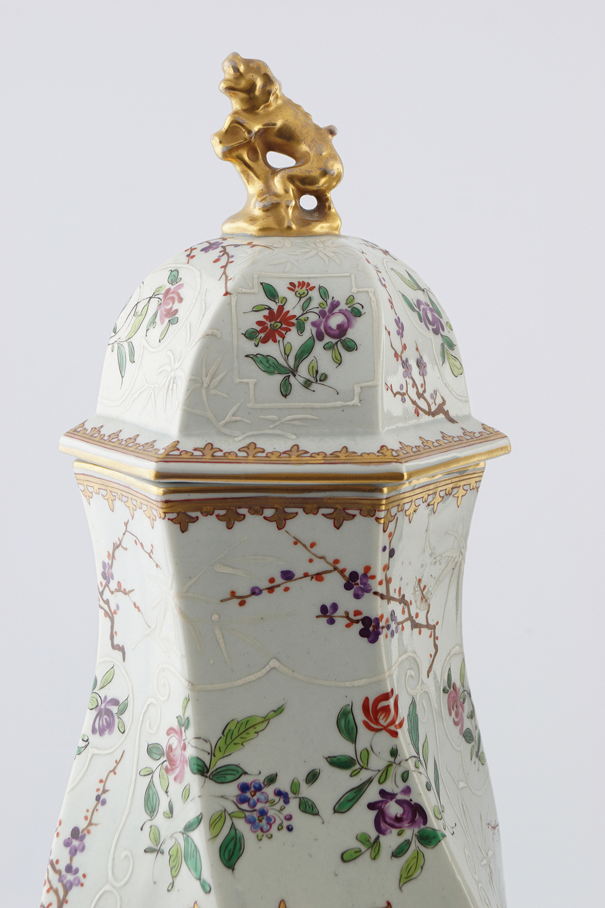 PAIR OF 19TH-CENTURY SAMSON ARMORIAL VASES - Image 3 of 5