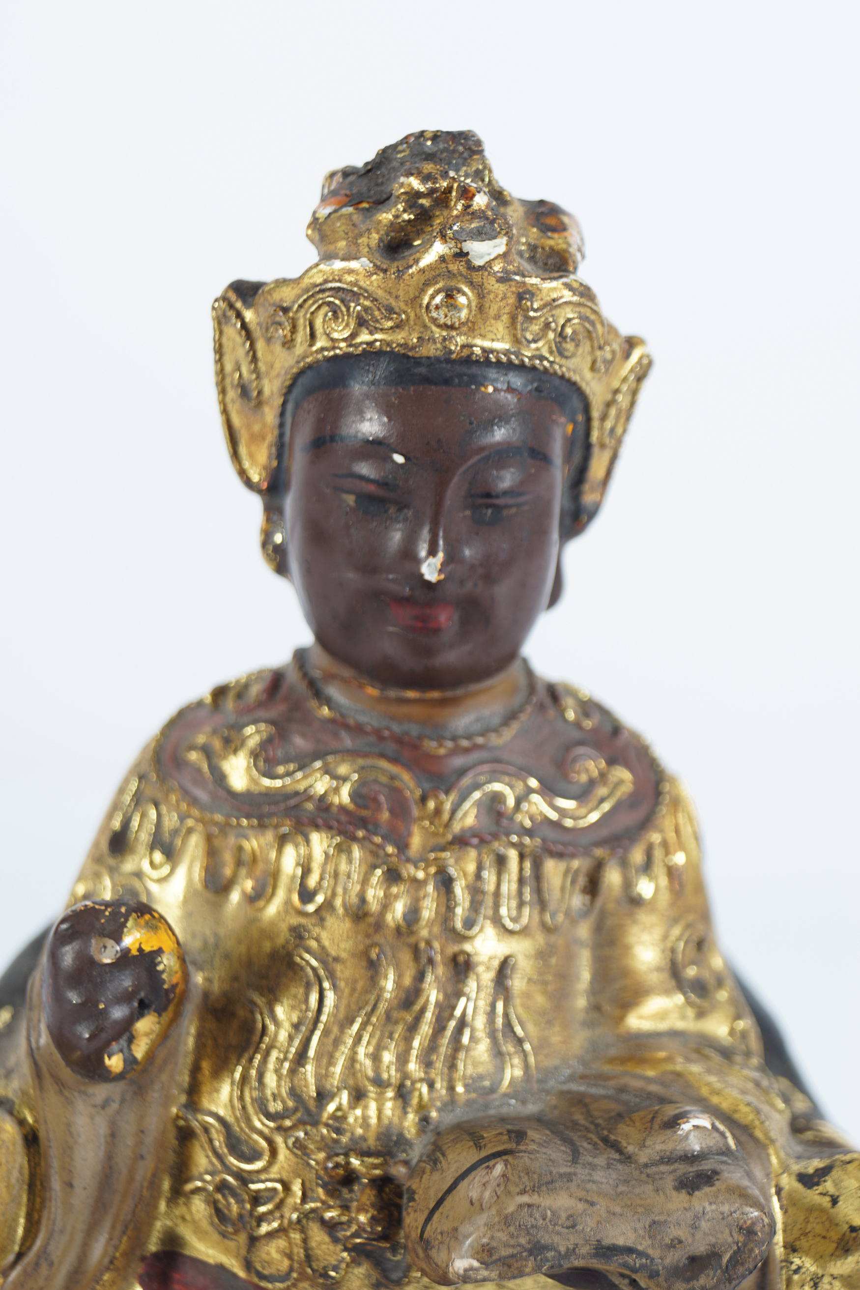 CHINESE QING POLYCHROME IMPERIAL FIGURE - Image 2 of 4