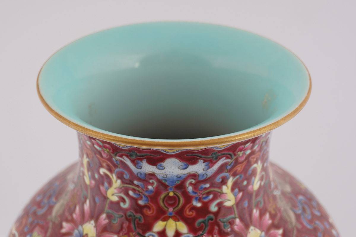 CHINESE QING POLYCHROME VASE - Image 2 of 5