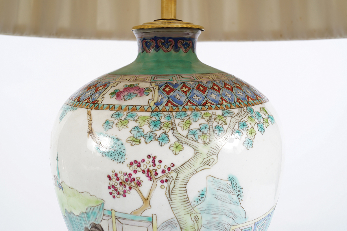 CHINESE FAMILLE ROSE VASE STEMMED TABLE LAMP - Image 3 of 5