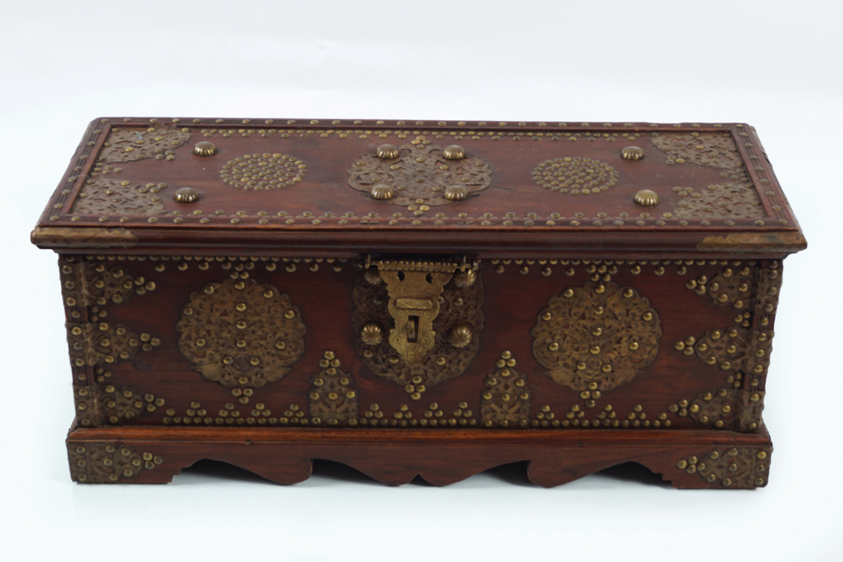19TH-CENTURY BRASS MOUNTED PERSIAN TRUNK - Image 5 of 6