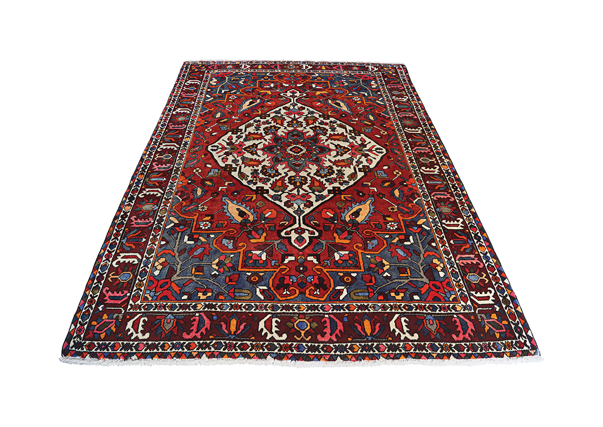 20TH CENTURY BAKHTIAR WEST PERSIAN CARPET