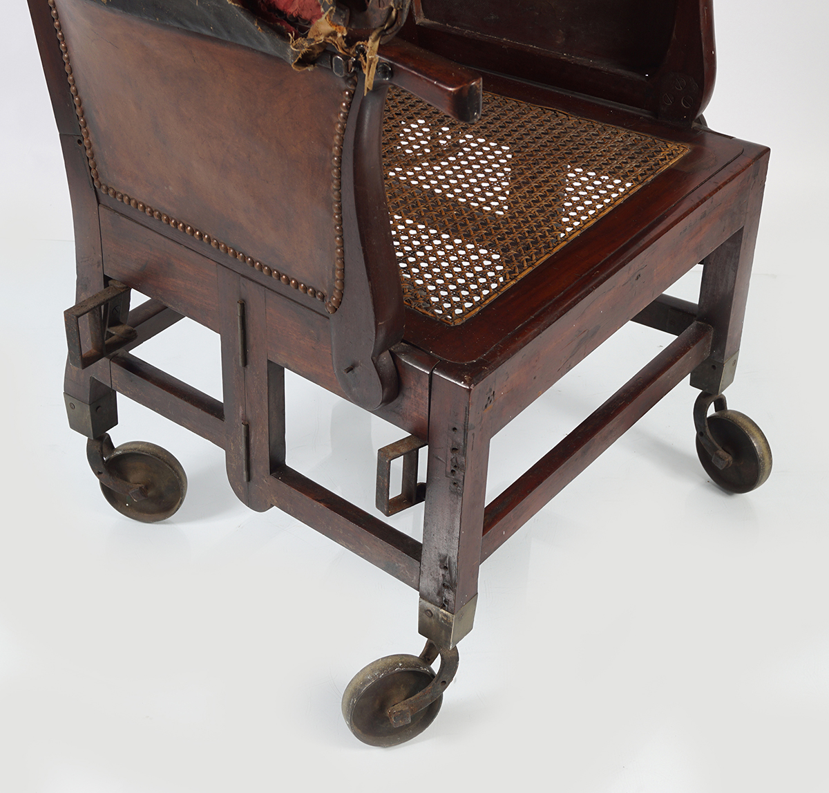 GEORGE III MAHOGANY CAMPAIGN SEDAN CHAIR - Image 3 of 8