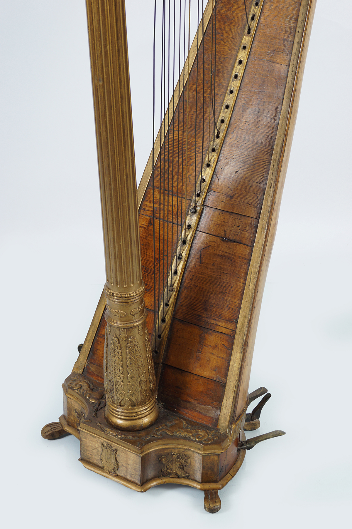 19TH-CENTURY WALNUT AND PARCEL GILT CONCERT HARP - Image 6 of 7