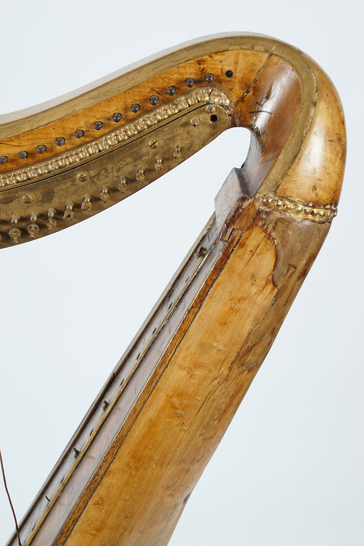 19TH-CENTURY WALNUT AND PARCEL GILT CONCERT HARP - Image 4 of 7