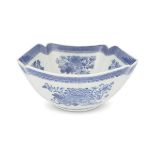 19TH-CENTURY CHINESE BLUE AND WHITE BOWL