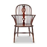 ANTIQUE WINDSOR CHAIR