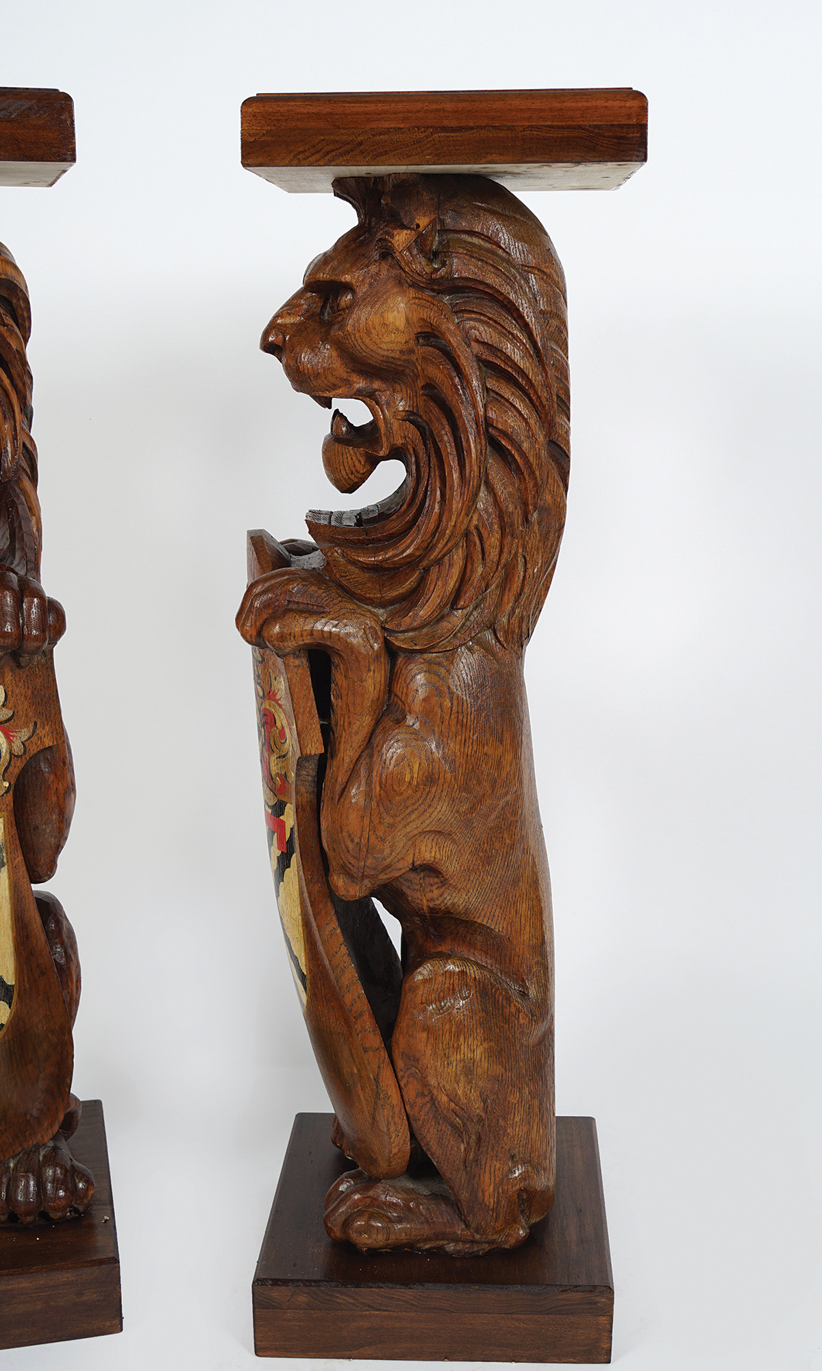 PAIR OF 19TH-CENTURY LION ARMORIAL PLINTHS - Image 4 of 4
