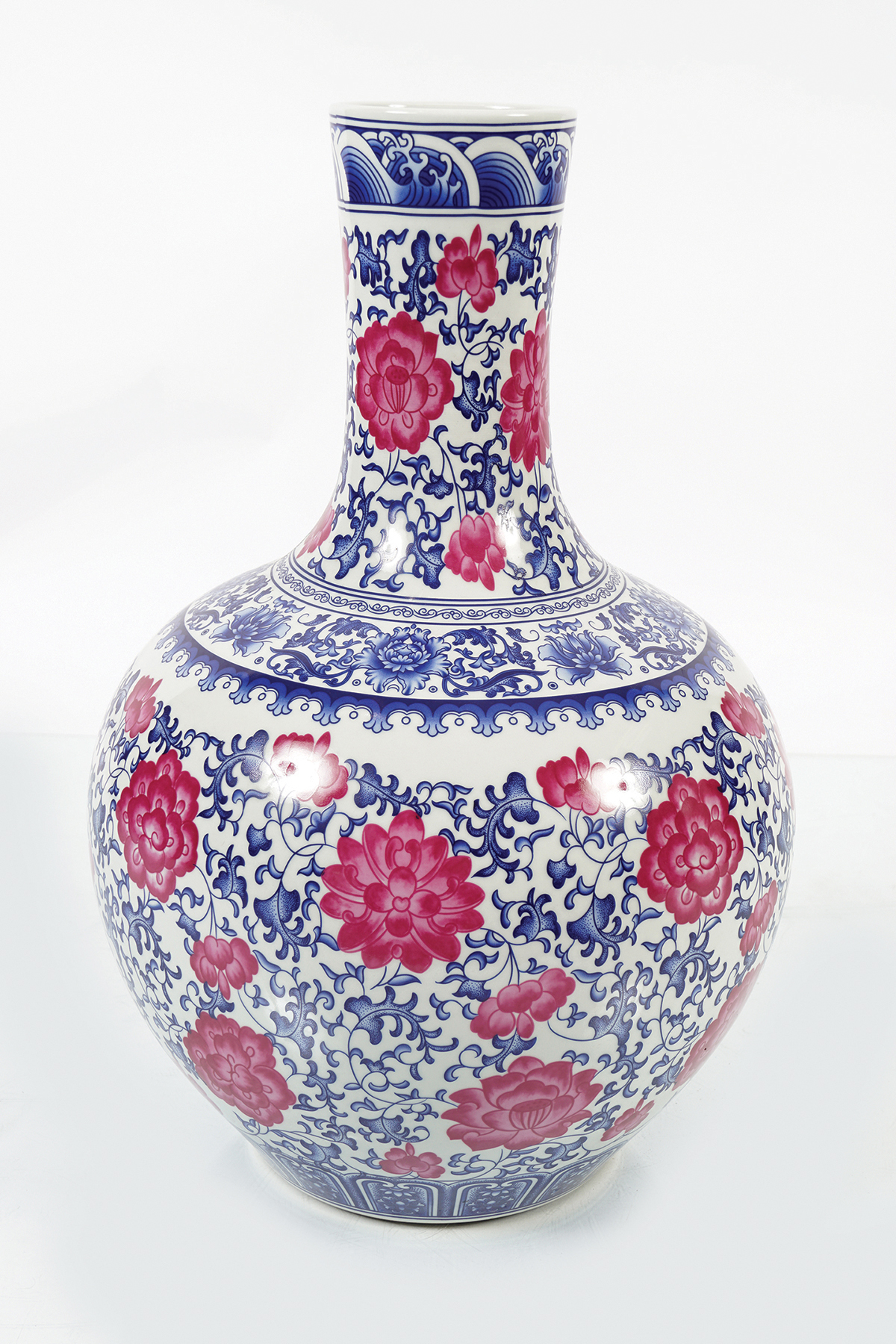 LARGE CHINESE PORCELAIN VASE