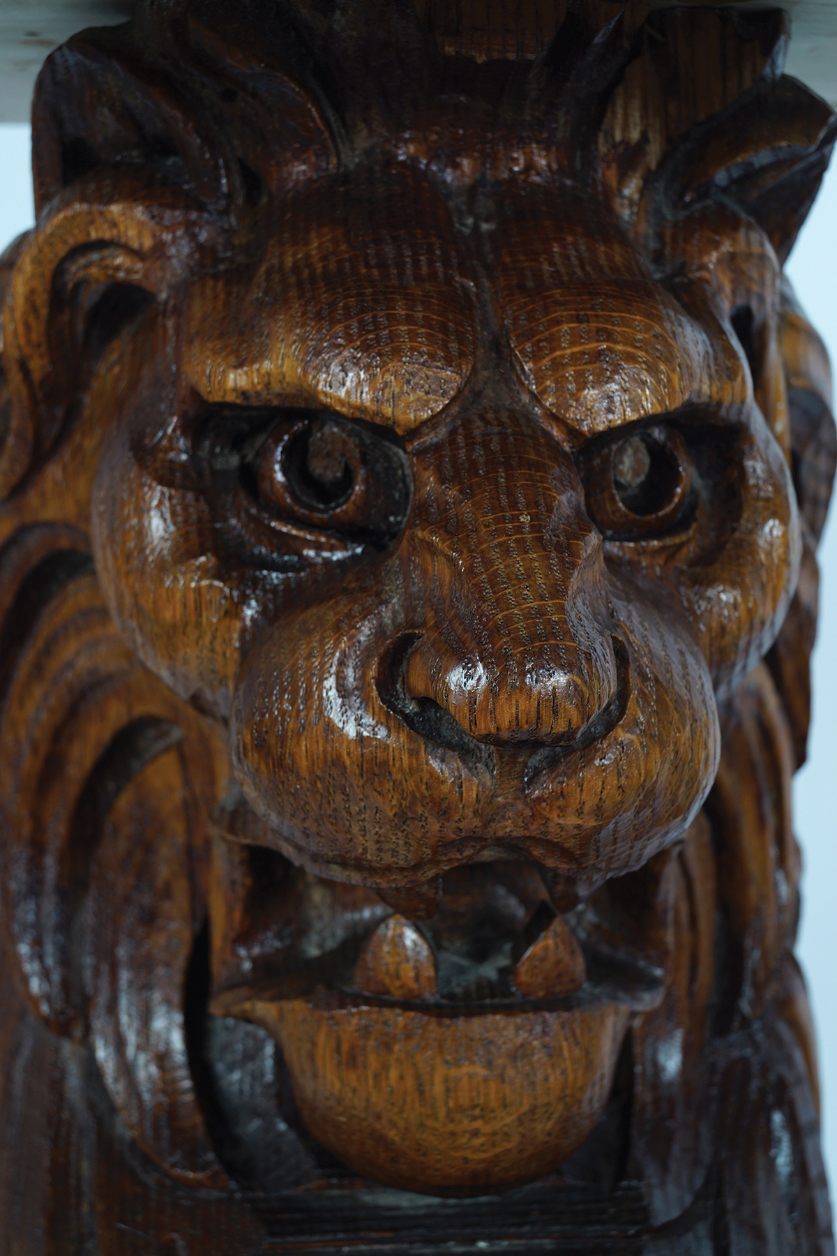 PAIR OF 19TH-CENTURY LION ARMORIAL PLINTHS - Image 2 of 4