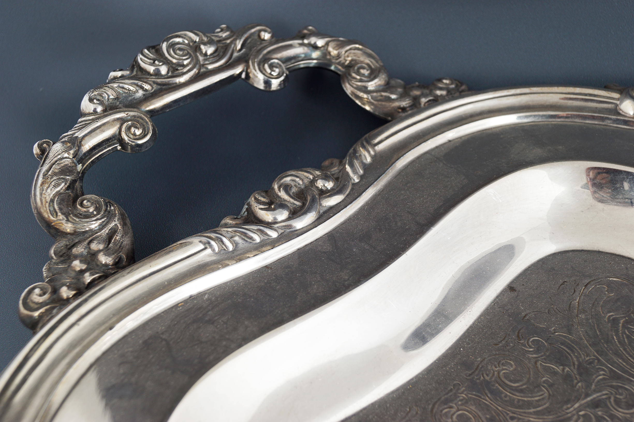 LARGE 19TH-CENTURY SHEFFIELD SILVER PLATED SERVING TRAY - Image 2 of 3