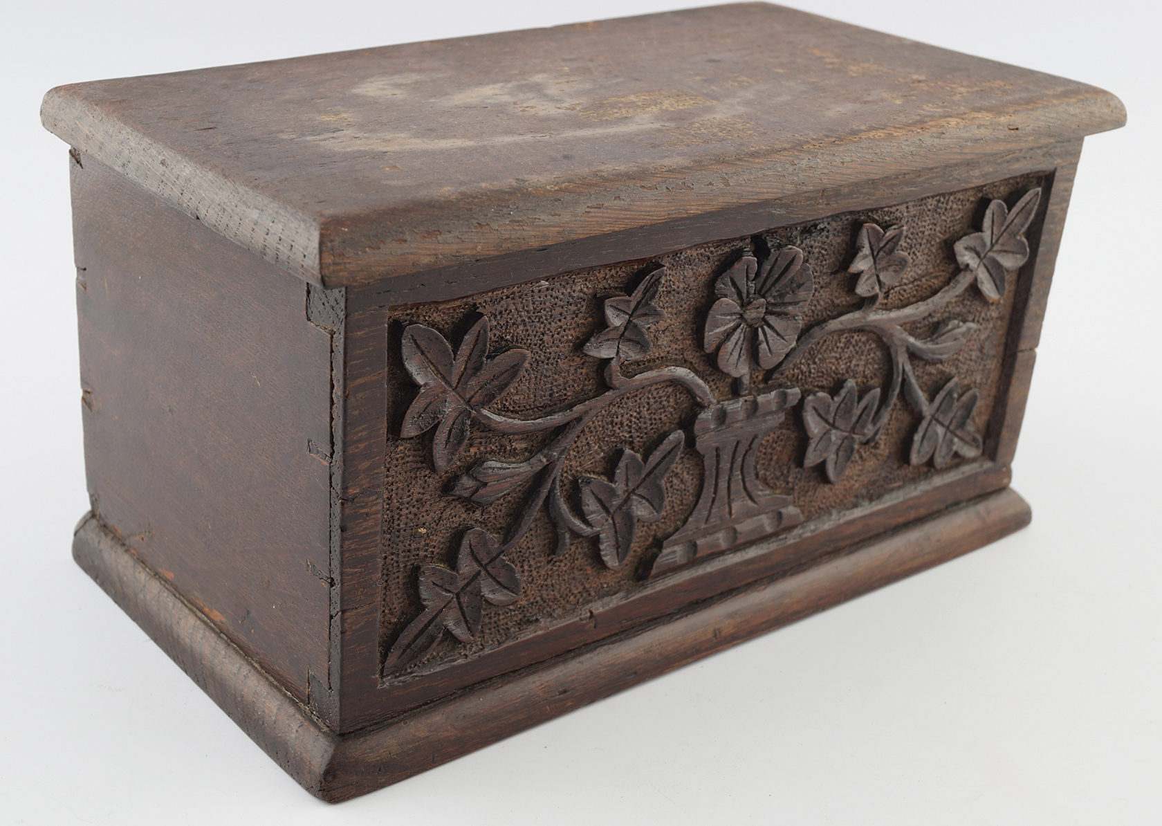 CARVED OAK GLOVE BOX - Image 3 of 5