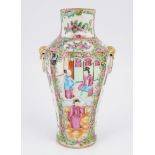 CHINESE QING FAMILLE ROSE VASE