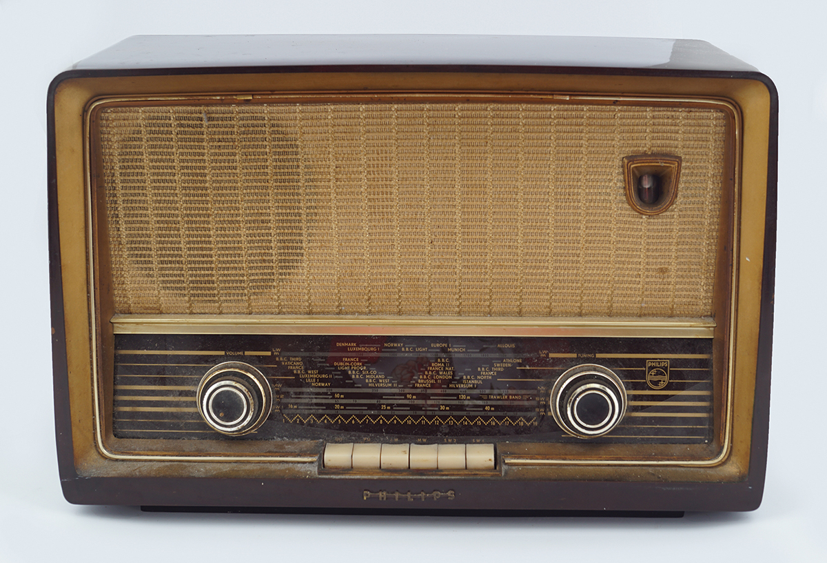 VINTAGE RADIO