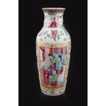 CHINESE QING PERIOD FAMILLE ROSE VASE