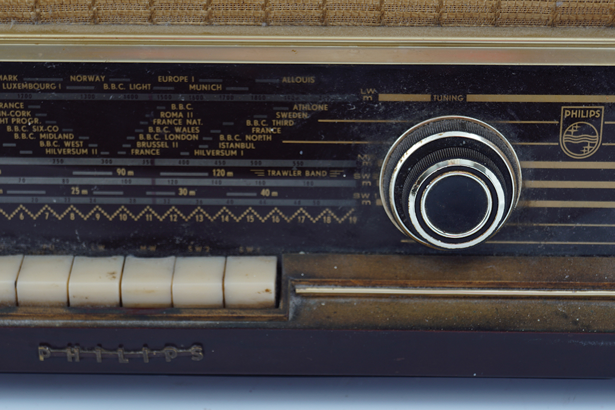 VINTAGE RADIO - Image 2 of 2