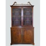 18TH-CENTURY MAHOGANY CHIPPENDALE BOOKCASE