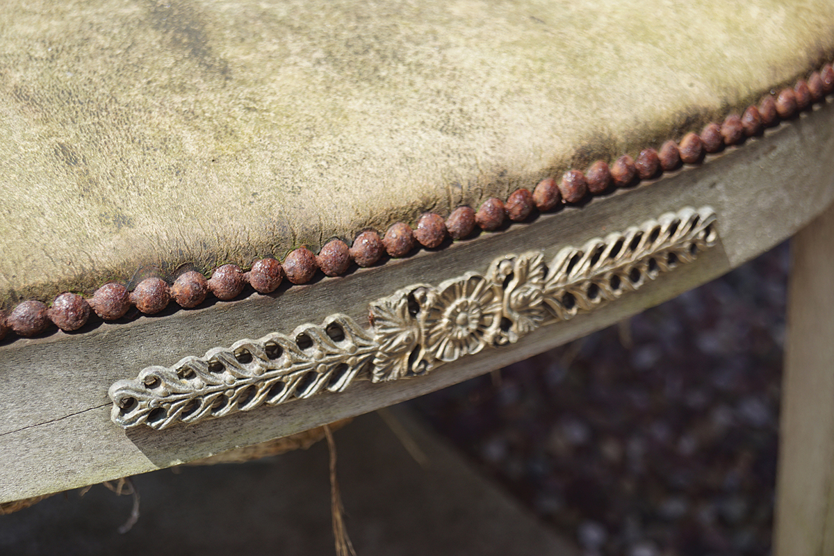 NAPOLEON III MAHOGANY AND BRASS MOUNTED ARMCHAIR - Image 2 of 5