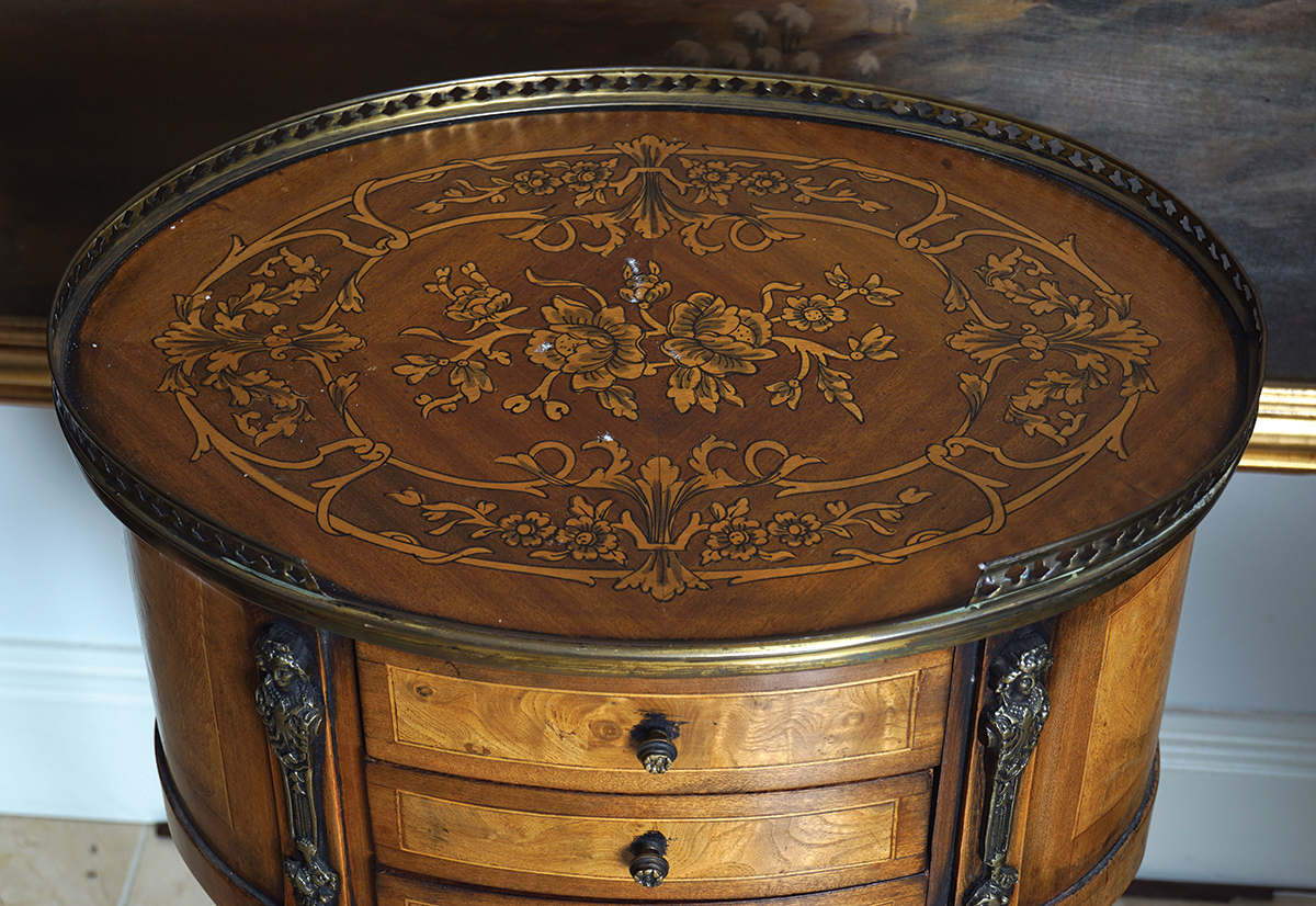 LOUIS XV STYLE WALNUT AND MARQUETRY CHEST - Image 2 of 2