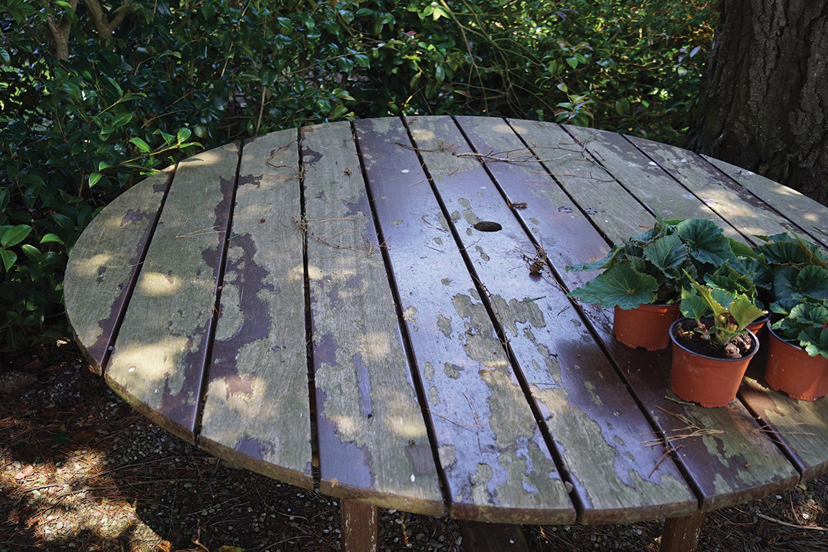 LARGE TEAK PATIO TABLE - Image 2 of 2