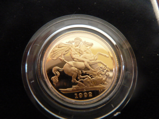 Royal Mint cased proof gold sovereign 1992 - Image 2 of 2