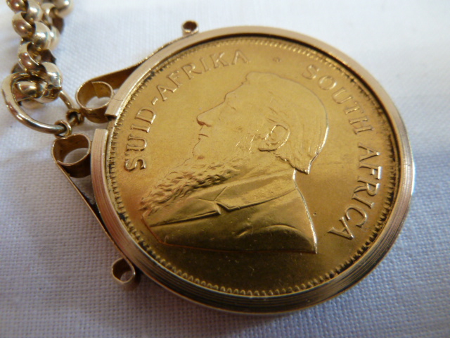 1974 Krugerrand in 9ct gold pendant mount attached to 9ct gold necklace - Image 2 of 3