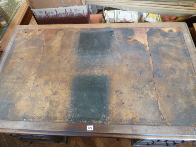 Victorian mahogany pedestal desk - Image 2 of 2