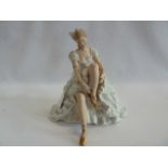 Wallendorf ballerina tying shoe figure