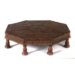 TeetischIndien, 2. Hälfte 19. Jh., Holz/Messing, oktogonaler Tisch von 8 kurzen Füßen getragen,