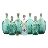7 Schnapsflaschen von RocheltTirol/Österreich, 20./21. Jh., farbloses und grünes Glas, flacher