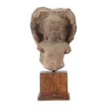 Buddha-Fragmentwohl 13. Jh./Khmer-Reich, Kambodscha, schwarzer Sandstein, Fragment einer Buddha-