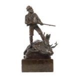 Bildhauer des 19./20. Jh"Jäger mit erlegtem Hirsch", Bronze, patiniert, vollplastische,