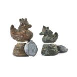 Zwei kleine OpiumgewichteMyanmar (ehem. Burma), wohl 18./19. Jh., Bronze, Gewichte in Form einer