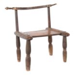 Stuhl der SenufoBurkina Faso u.a., Stamm der Senufo, Holzkonstruktion mit geschmiedeten