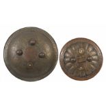 Zwei BuckelschildeIndien/Nepal, 19./20. Jh., Kupfer/Messing, runde, gewölbte Schilde mit