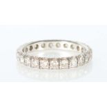 Memoryringmodern, Weißgold 750, rundum besetzt mit 25 Brillanten (zus. ca. 1,5 ct/top wesselton,IF),