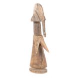 Lederbekleidete Biga-FigurBurkina Faso, Stamm der Mossi, aus Holz geschnitzte Kinderwunschpuppe, der