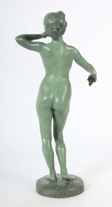 Louis, Gustavefranzösischer Bildhauer des 20. Jh.. "Damenakt mit Blumen", Bronze, grün patiniert, - Image 4 of 6