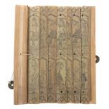 SutrenbuchIndonesien, 20. Jh., 7 mit Texten und Bildern gravierte Holzscheibchen, zwischen