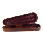 Mahagoni-GeigenkofferAnfang 20. Jh., Klappdeckelkoffer mit Klapphenkel, Schloss (Schlüssel nicht