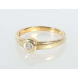 Damenring1980/90er Jahre, Gelbgold 585, runde Fassung mit eingelassenem Brillanten (ca. 0,1 ct),